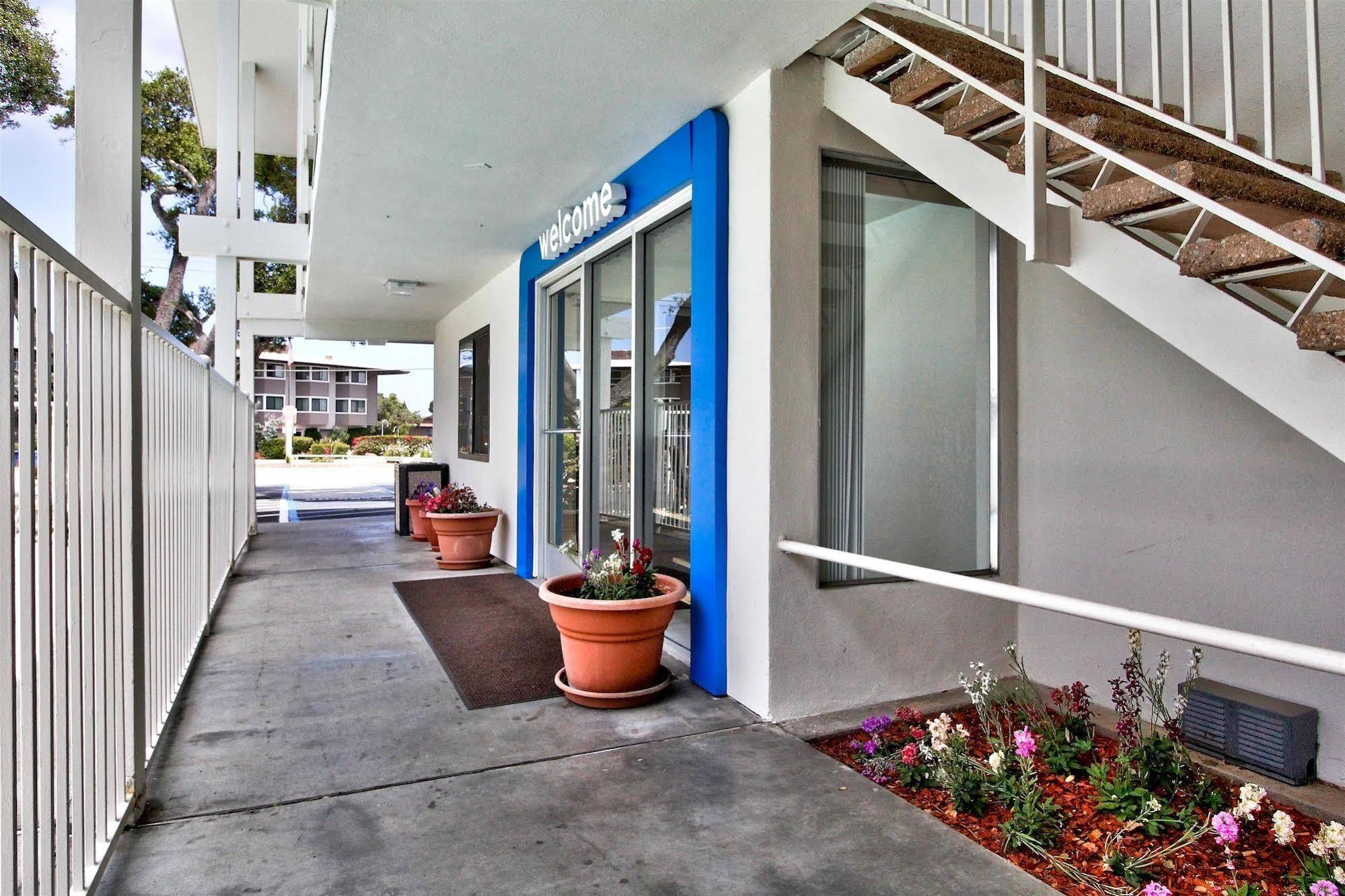 Hotel 6-monterey, Ca Monterrey