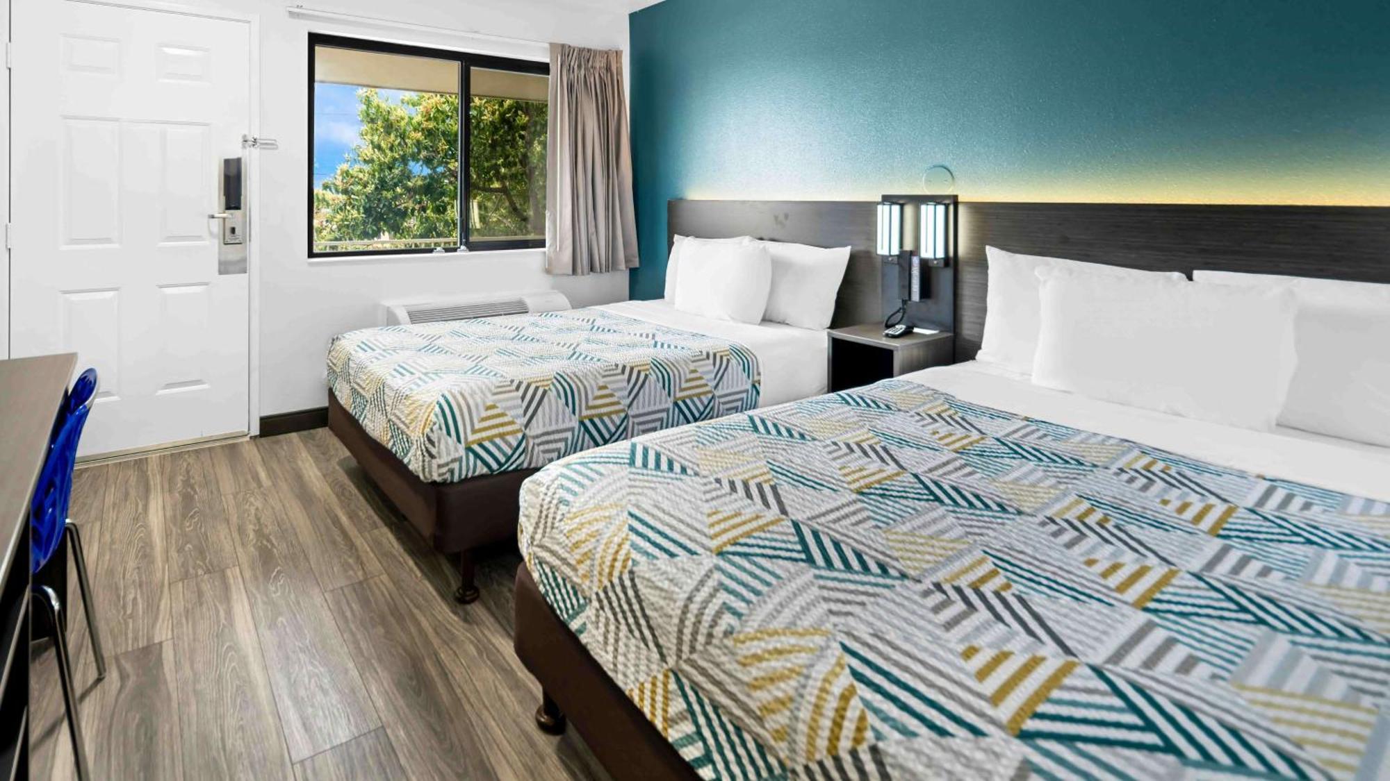 Hotel 6-monterey, Ca Monterrey