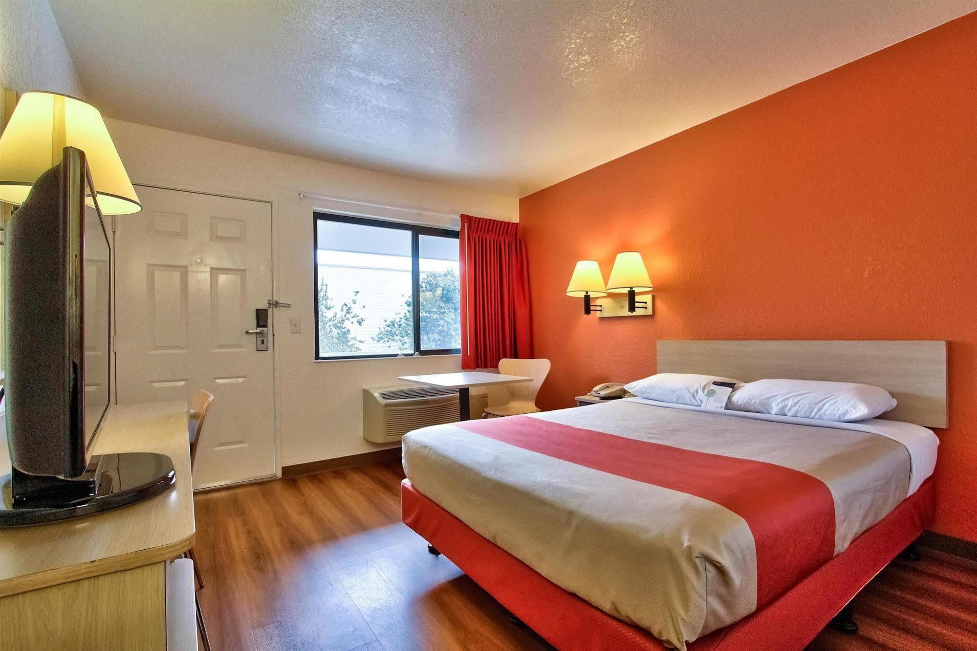 Hotel 6-monterey, Ca Monterrey